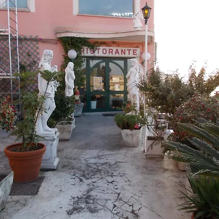 艾柏格阿布鲁佐大酒店 酒店